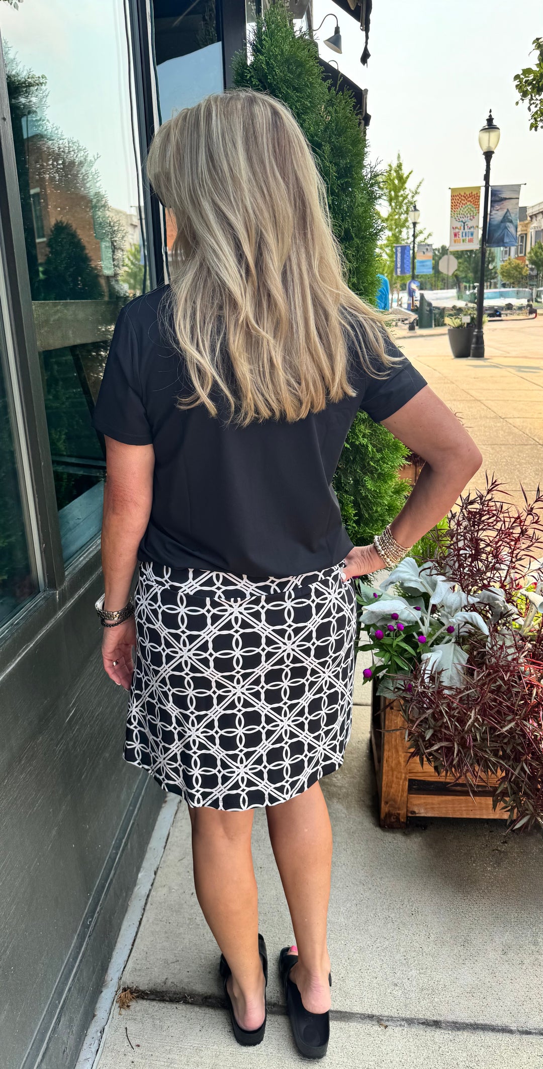 TESSA BLACK GEO CIRCLE PRINT SKORT