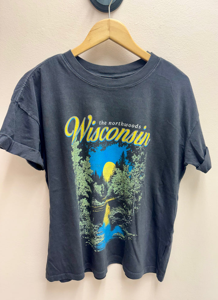 WISCONSIN NORTHWOODS GRAPHIC BOYFREIND TEE