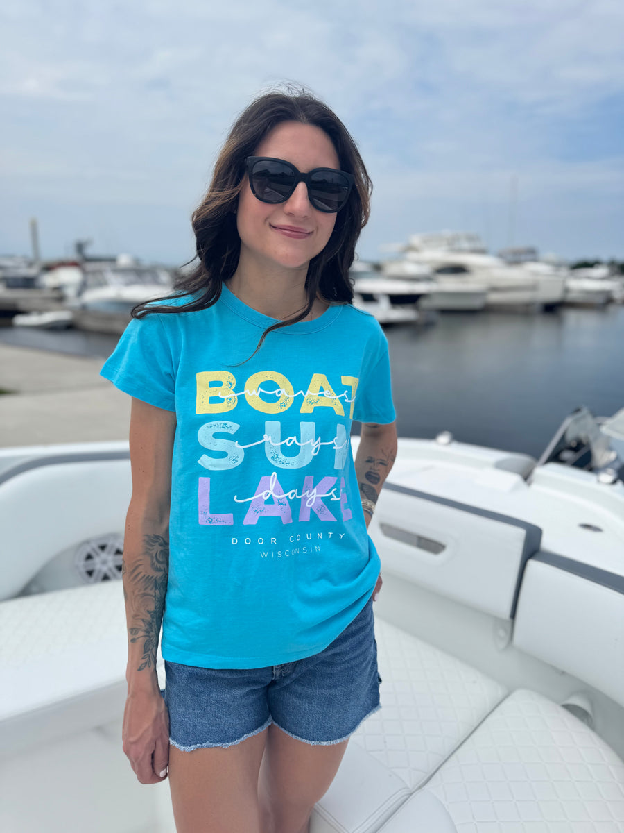 TURQ BLUE BOAT WAVES SUN RAYS LAKE DAYS DOOR COUNTY T-SHIRT
