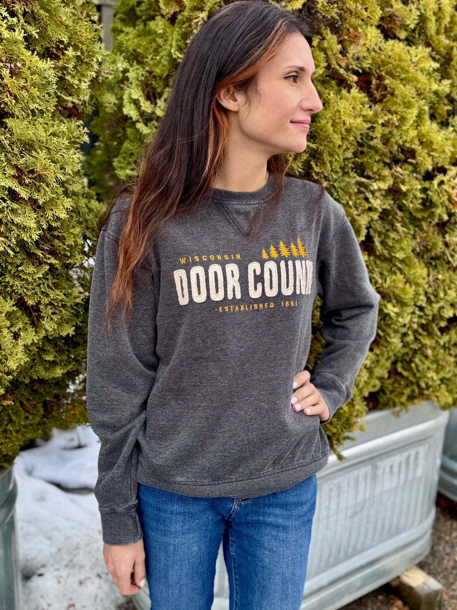 CINDER DOOR COUNTY KISMET PINES APPLIQUE CREW SWEATHSHIRT
