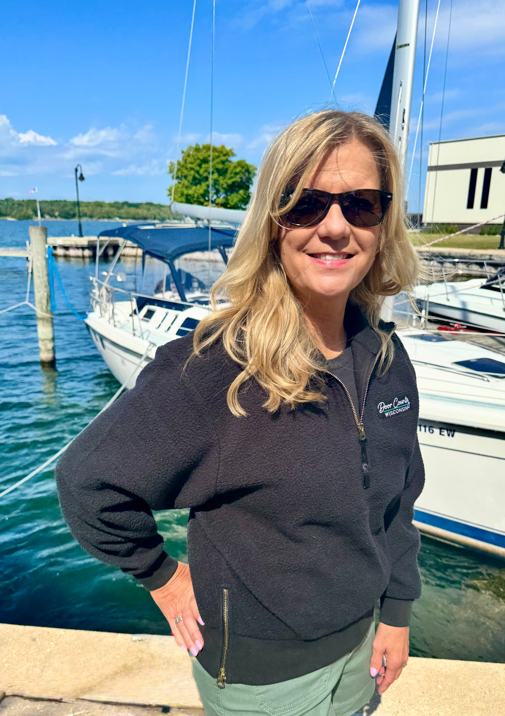 WOMEN'S BLACK DOOR COUNTY WISCONSIN  HALF ZIP FLEECE PULLOVER
