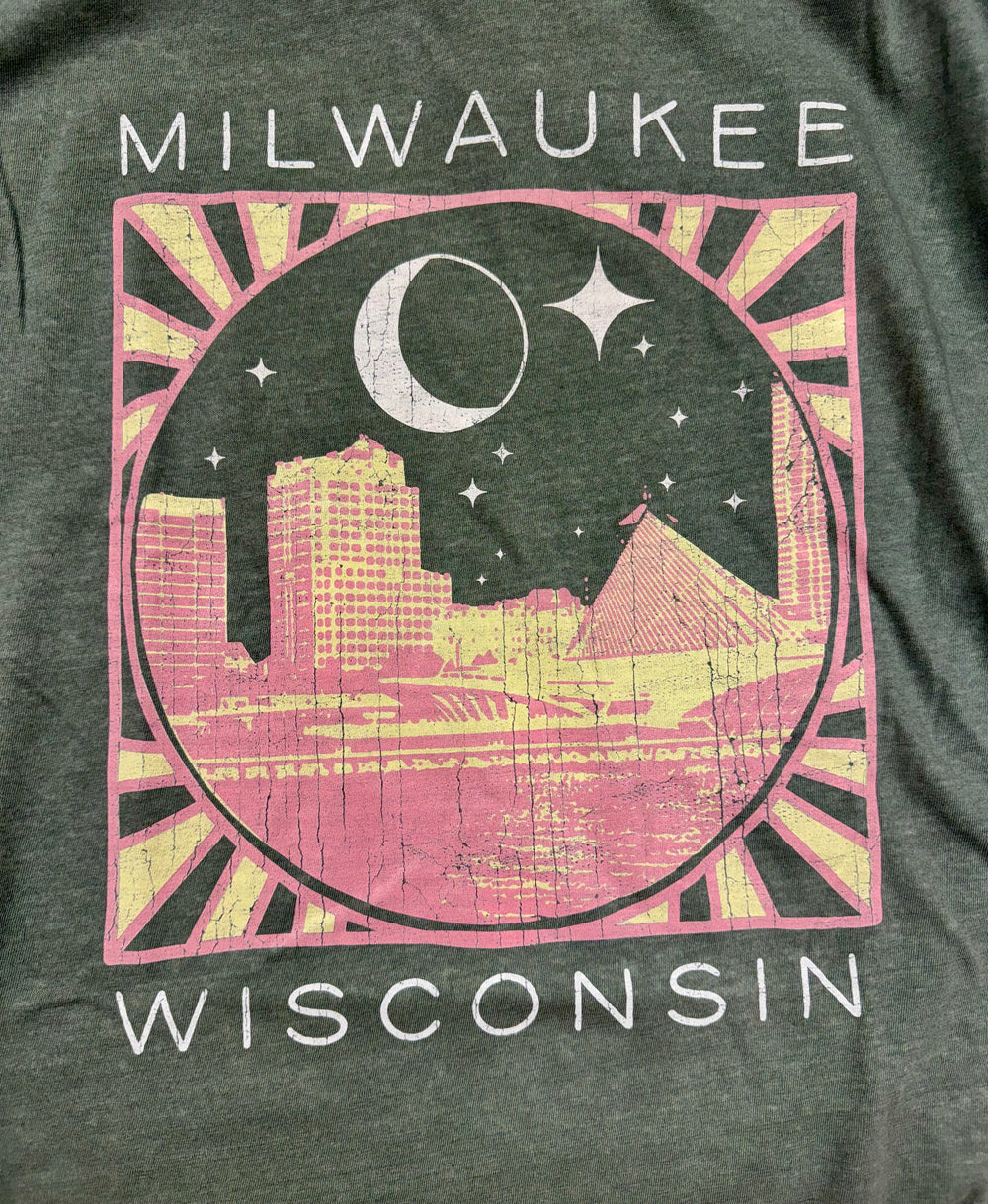 MILWAUKEE GRAPHIC BOYFRIEND TEE
