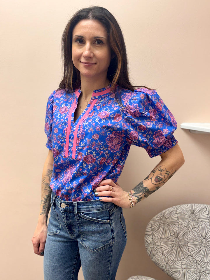 ROYAL FLORAL SMOCKED CUFF SHORT SLEEVE TOP