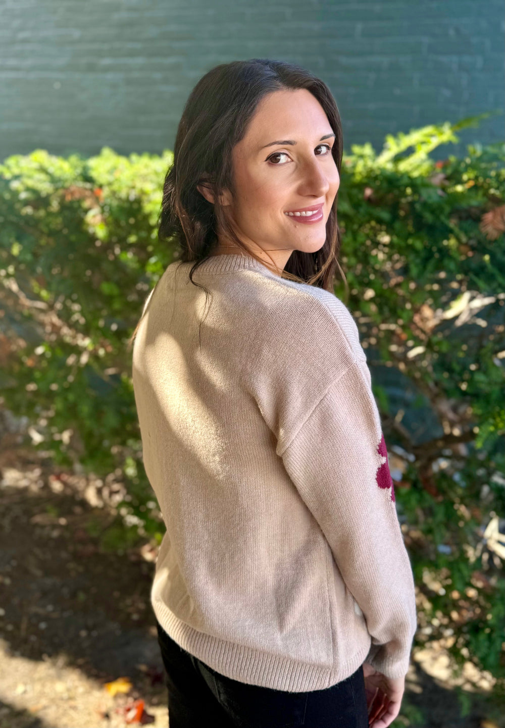 BEIGE DAISY KNIT SWEATER
