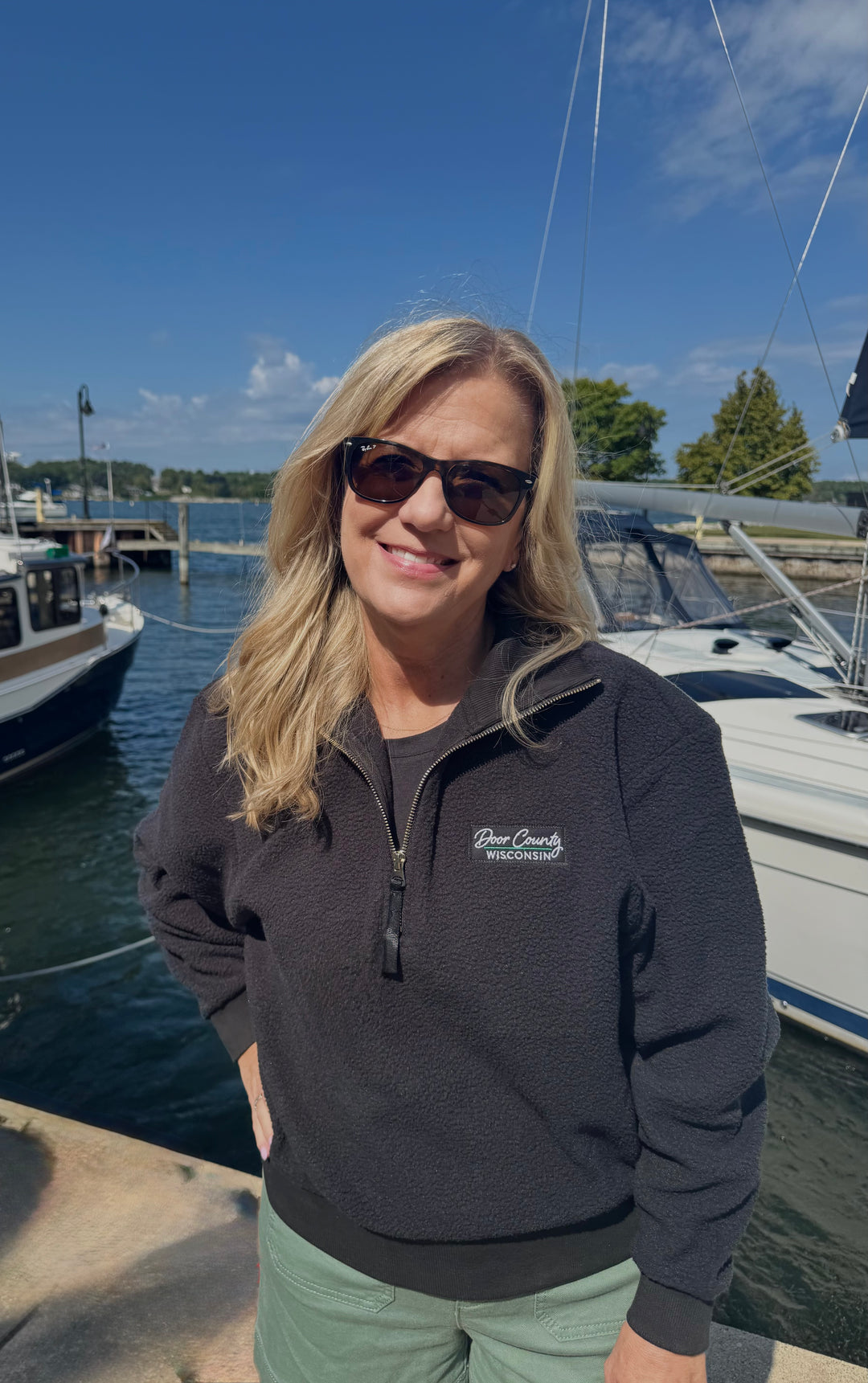 WOMEN'S BLACK DOOR COUNTY WISCONSIN  HALF ZIP FLEECE PULLOVER