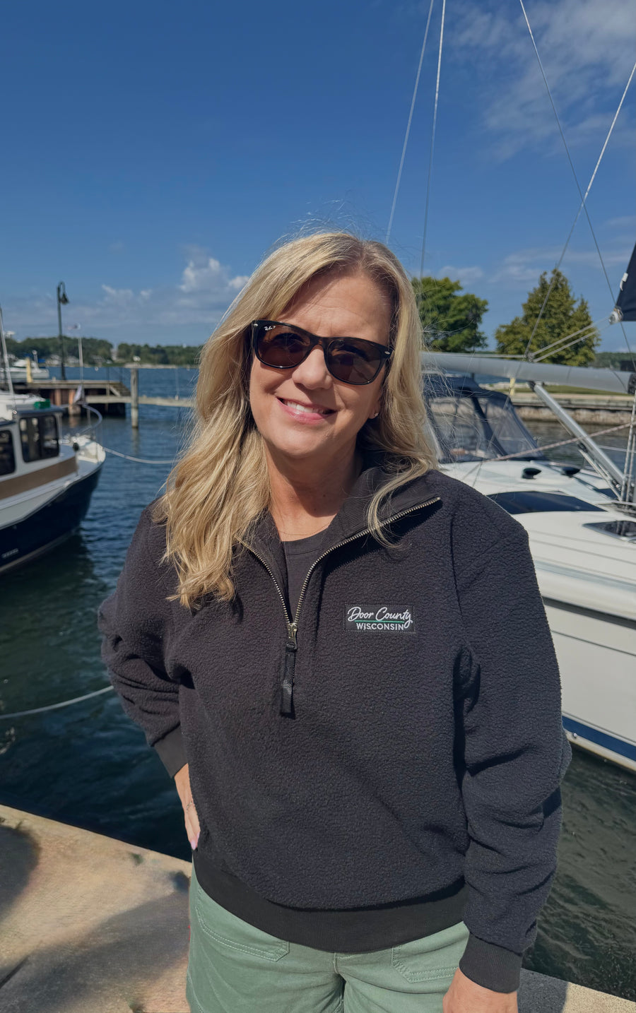 WOMEN'S BLACK DOOR COUNTY WISCONSIN  HALF ZIP FLEECE PULLOVER

