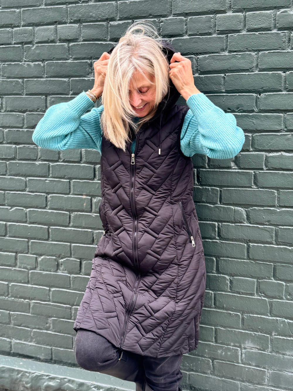 TAHOE BLACK HOODED QUILTED VEST

