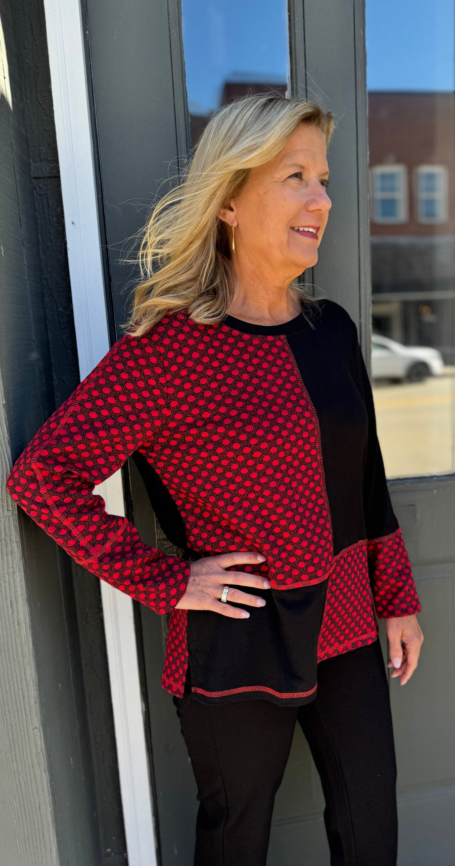 BLACK & RED COLOR BLOCK KNIT TUNIC TOP
