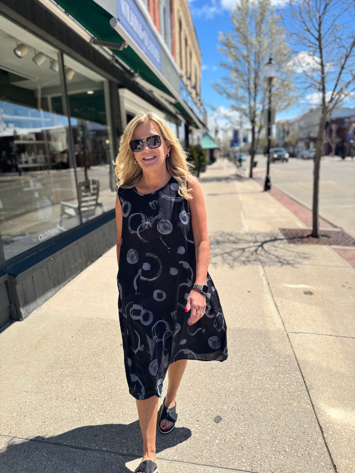 JULIA BLACK CIRCLE PRINT DRESS