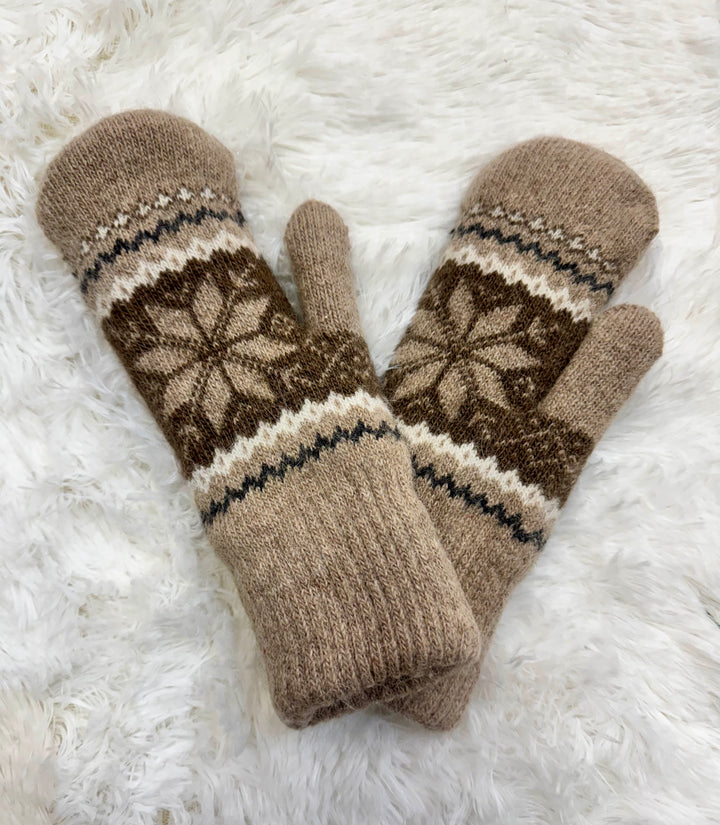 LATTE WINTER WONDERLAND MITTENS