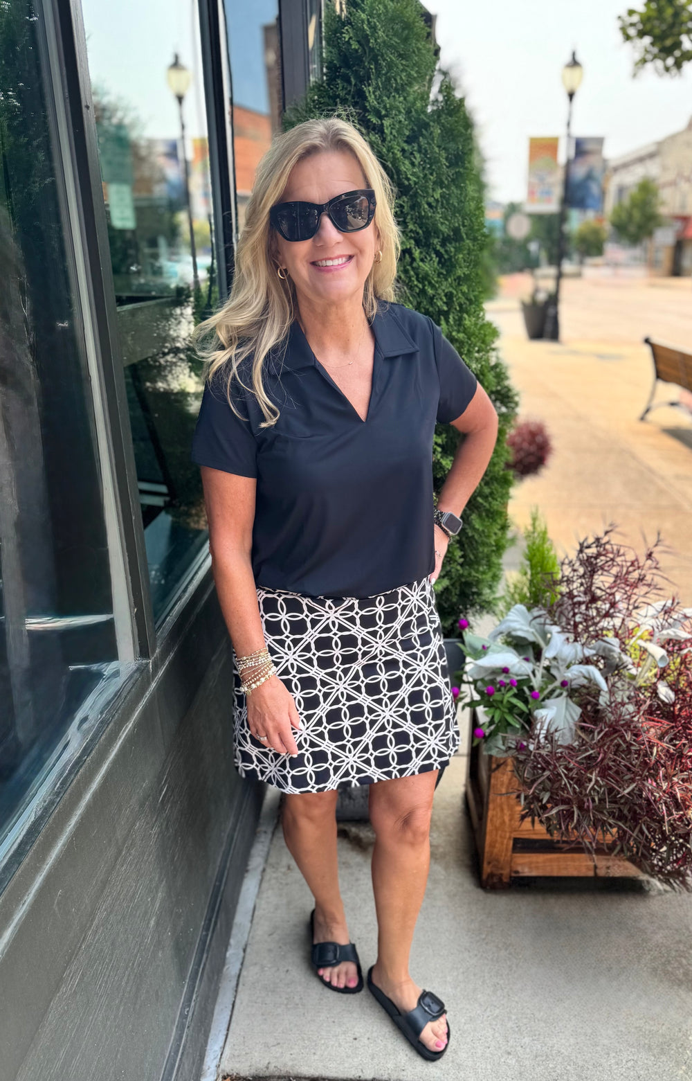 TESSA BLACK GEO CIRCLE PRINT SKORT
