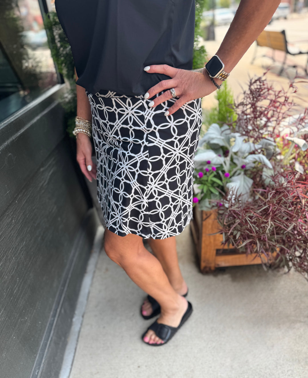 TESSA BLACK GEO CIRCLE PRINT SKORT