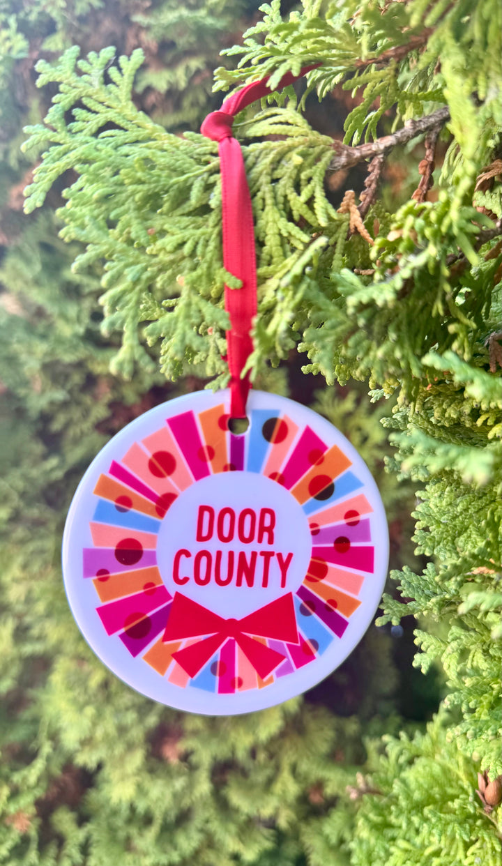 MERRY & BRIGHT DOOR COUNTY WREATH CERMAIC ORNAMENT