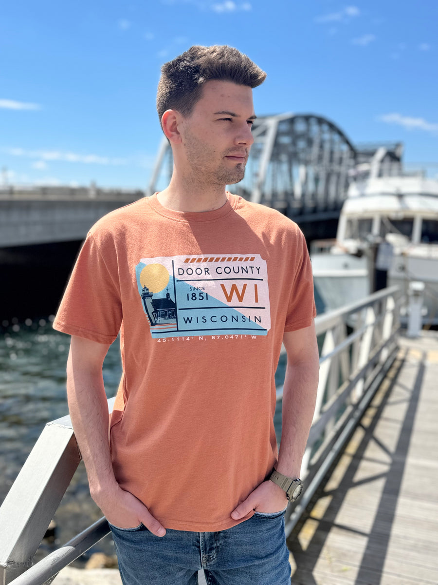 VINTAGE DOOR COUNTY LIGHTHOUSE PEACHED T-SHIRT
