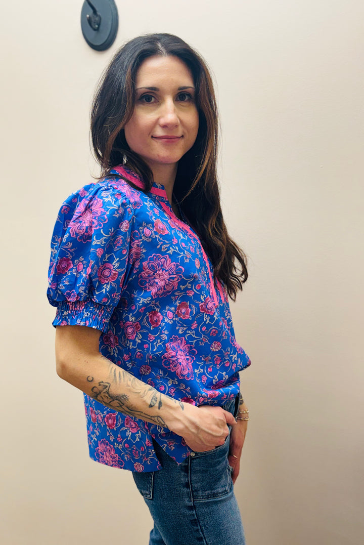 ROYAL FLORAL SMOCKED CUFF SHORT SLEEVE TOP