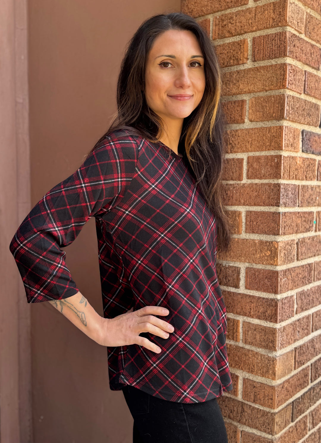 BLACK & RED SCOTCH PLAID 3/4 SLEEVE TOP
