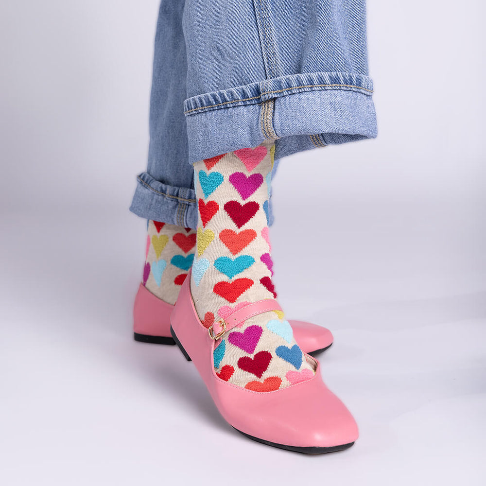 NATURAL FUZZY HEARTS CREW SOCKS
