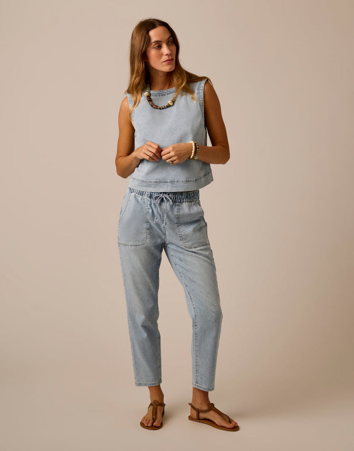 ZOE SAVANNAH WASH LIGHTWEIGHT DENIM PANT