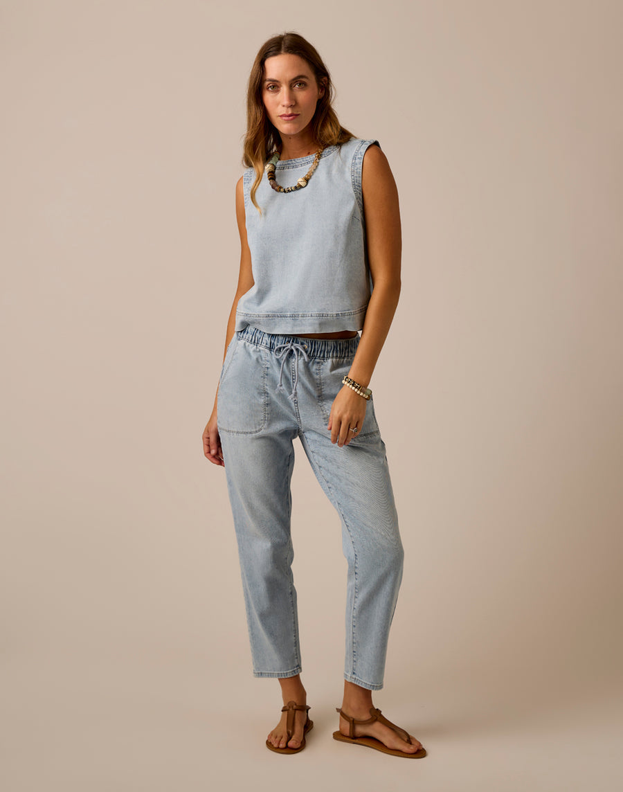 ZOE SAVANNAH WASH LIGHTWEIGHT DENIM PANT
