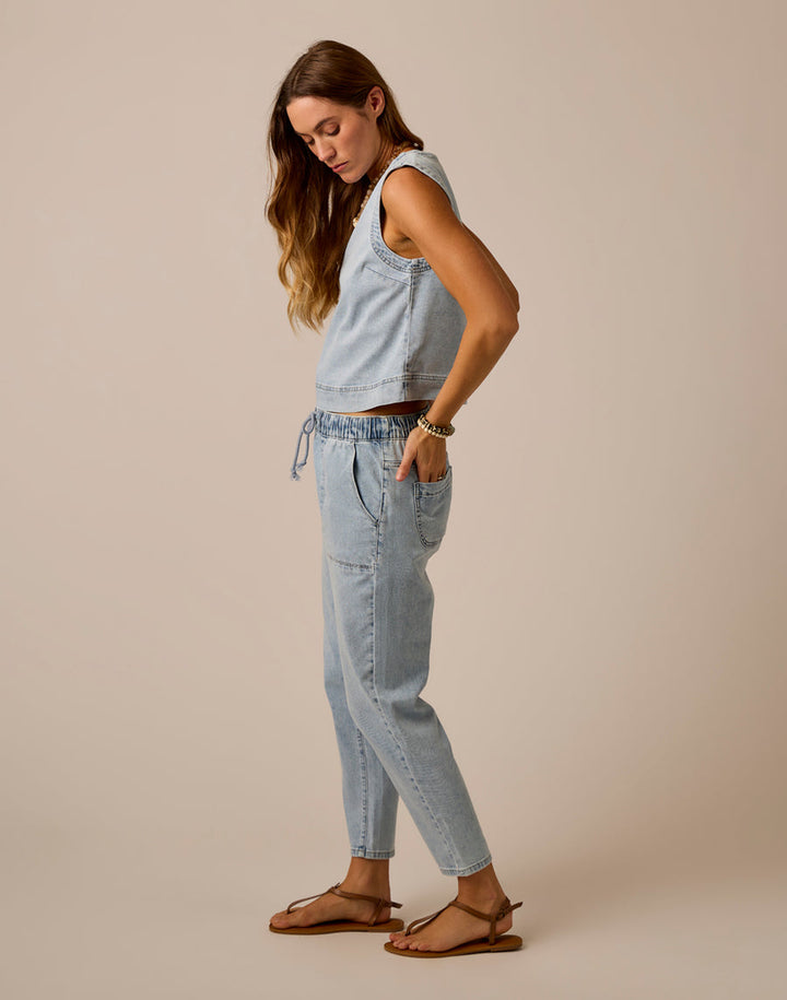 ZOE SAVANNAH WASH LIGHTWEIGHT DENIM PANT