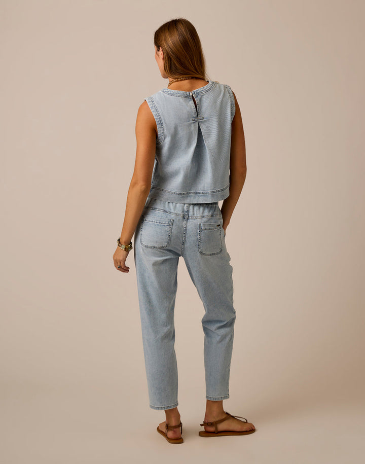 ZOE SAVANNAH WASH LIGHTWEIGHT DENIM PANT