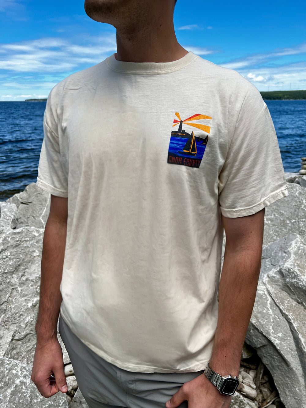 DOOR COUNTY SHINE & SAIL ON GRAPHIC TEE
