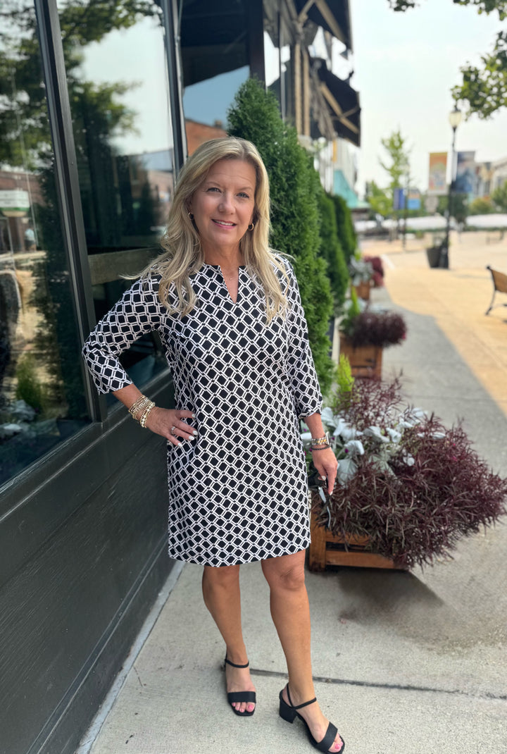 KENNEDY BLACK & KHAKI LATTICE WEAVE 3/4 SLEEVE TRAVEL DRESS