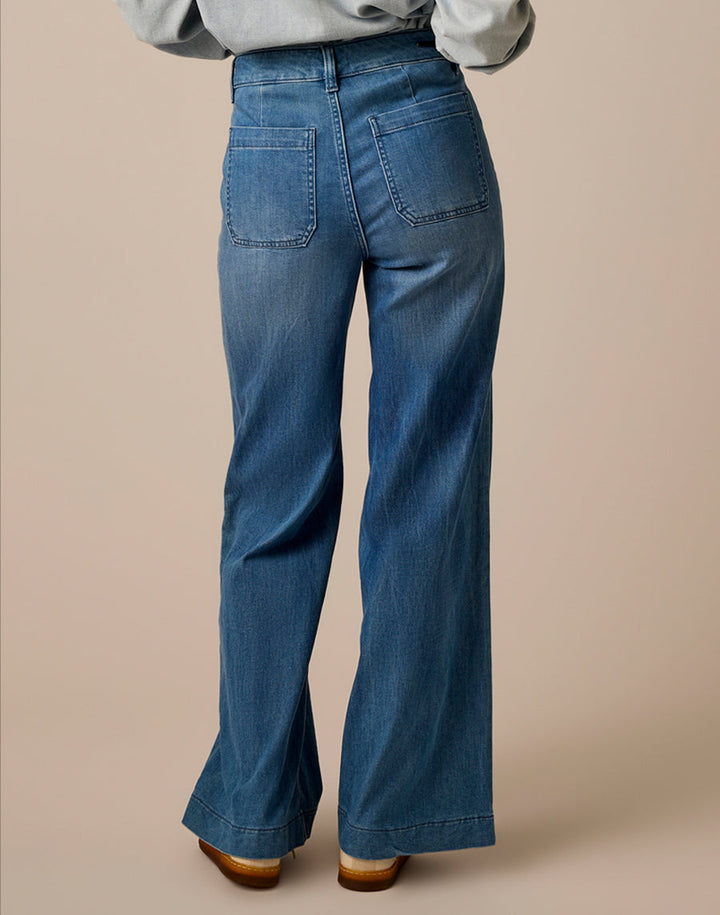 FARRAH LIGHTWEIGHT MAGNOLIA DENIM WIDE LEG JEANS