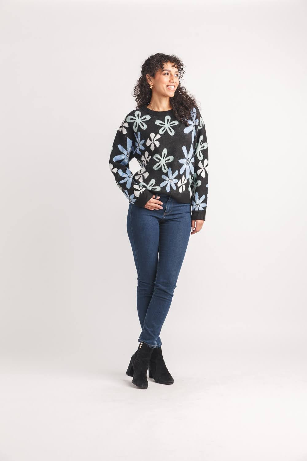 ANNIKA BLUE FLOWER MOTIF SWEATER
