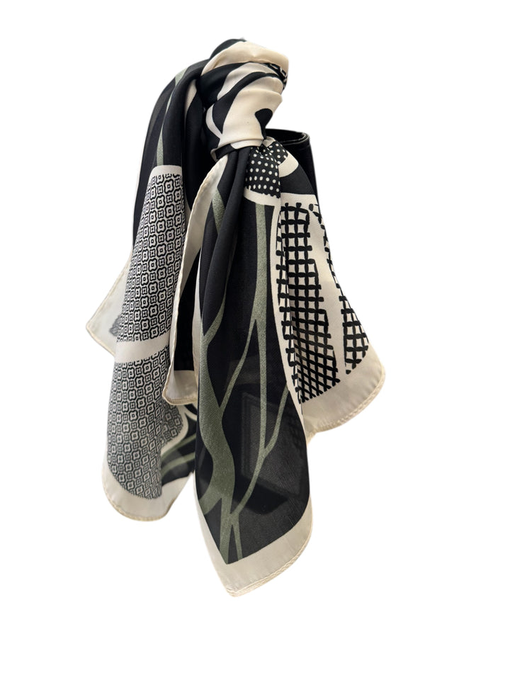 BLACK LARGE ROSE SQUARE SCARF