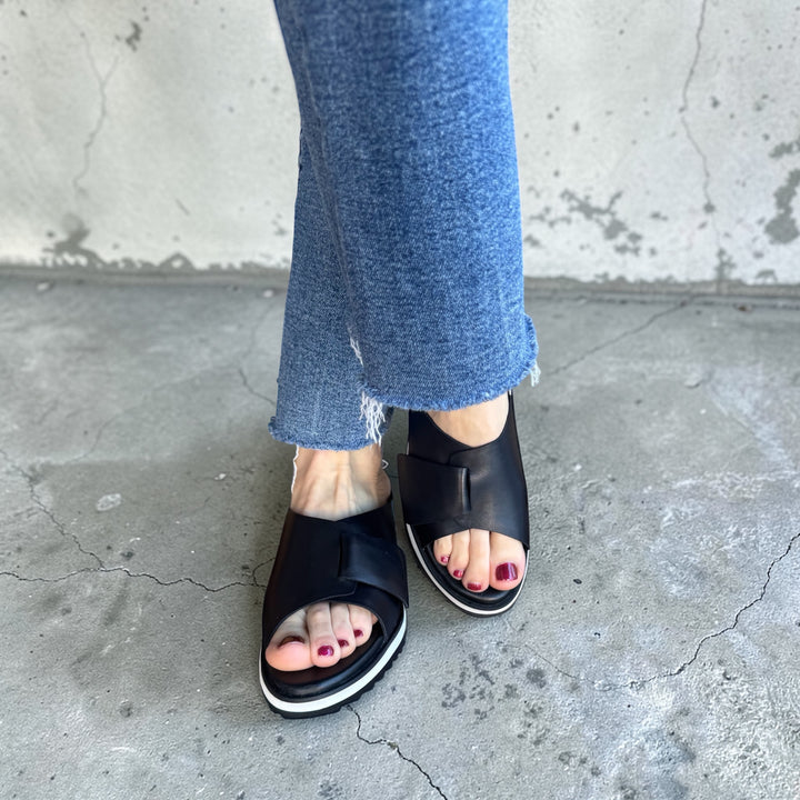 BLACK PADME LOW WEDGE SANDAL