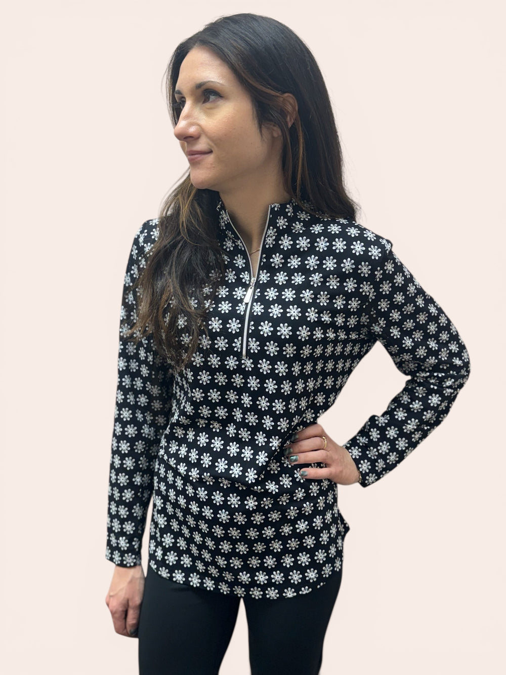 JENNIE BLACK PINWHEEL DAISY PRO ZIP PULLOVER
