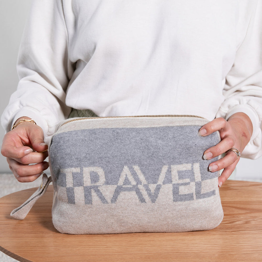 LIGHT GREY & LINEN TRAVEL BLANKET SET
