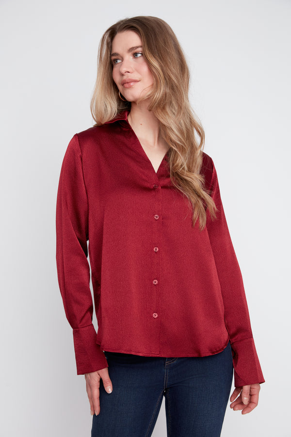 CABERNET SPLIT V-NECK WAFFLE TEXTURE BLOUSE