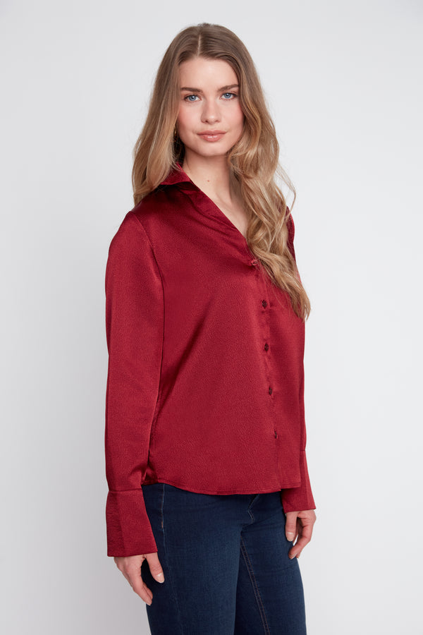 CABERNET SPLIT V-NECK WAFFLE TEXTURE BLOUSE