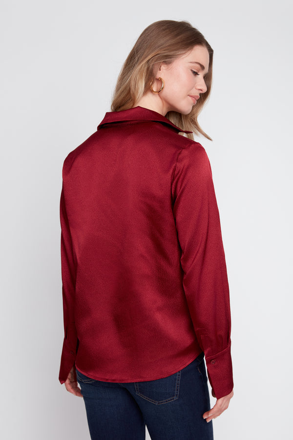 CABERNET SPLIT V-NECK WAFFLE TEXTURE BLOUSE