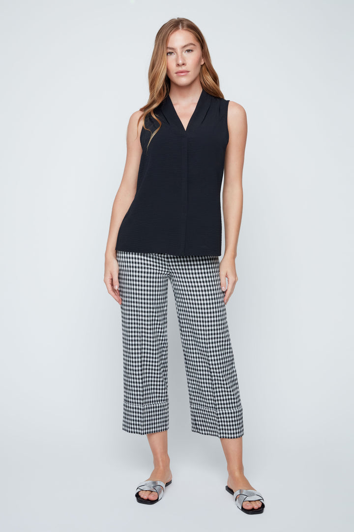 BLACK SLEEVELESS V-NECK BLOUSE