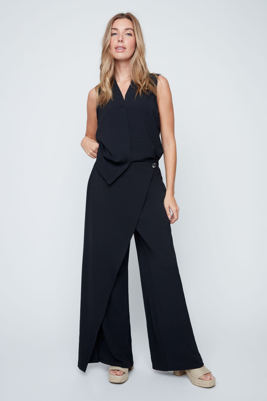 BLACK 1 BUTTON WRAP PANT
