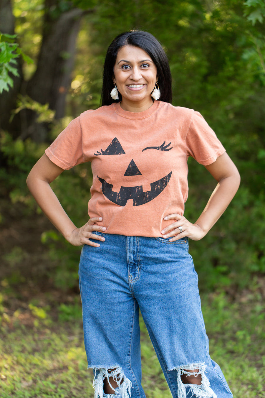 PUMPKIN WINK GRAPHIC TEE
