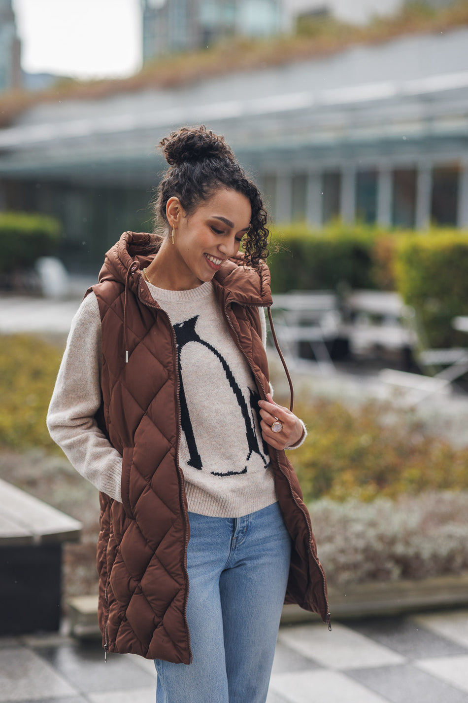 OATMEAL PENGUIN INTARSIA SWEATER
