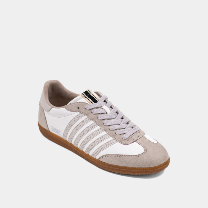 WHITE STEVIE SNEAKER