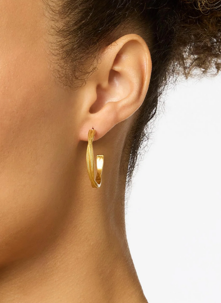 CHEVAL TWIST MEDIUM GOLD HOOP EARRINGS