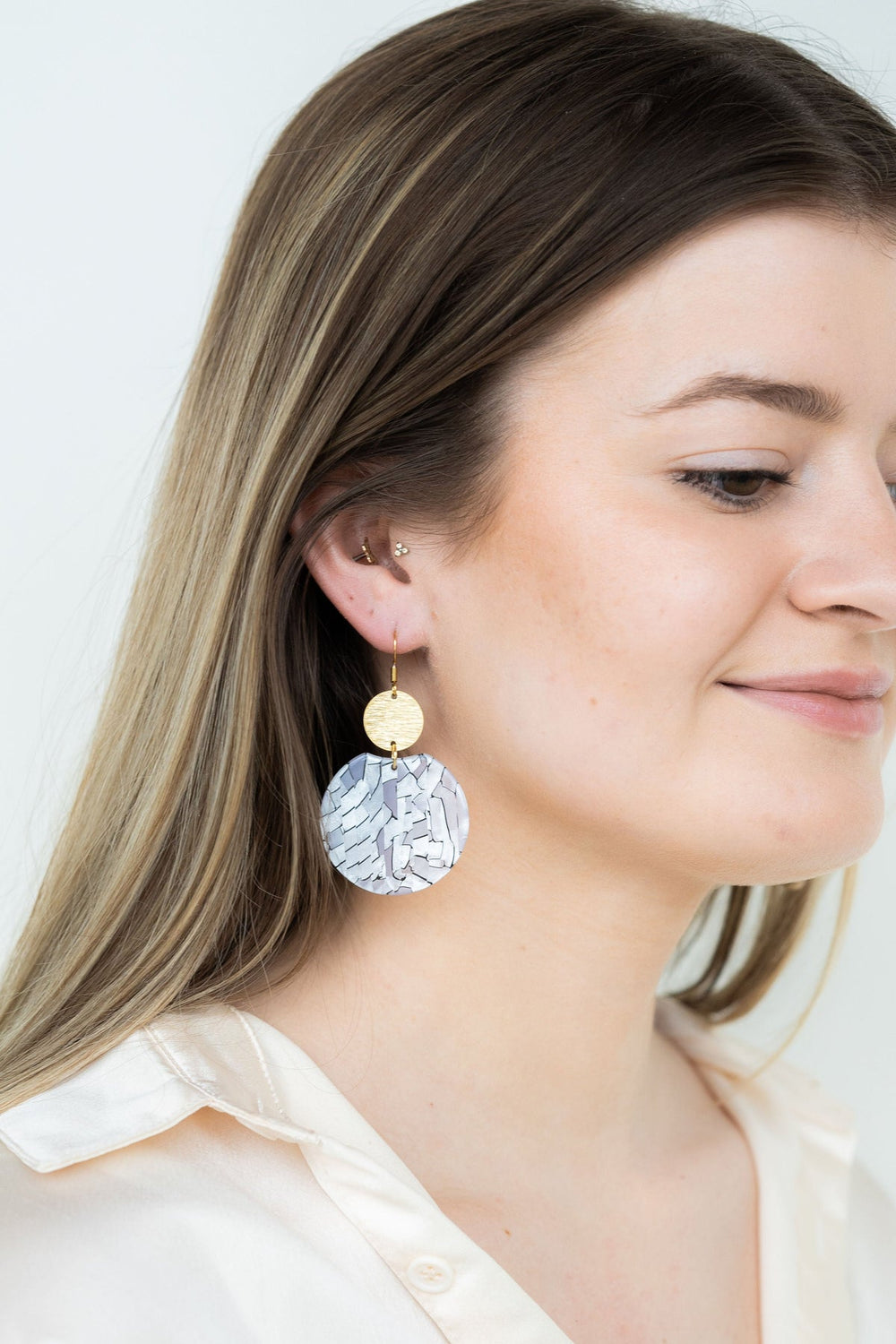 ZOEY PEARL BLACK STRIPE EARRINGS

