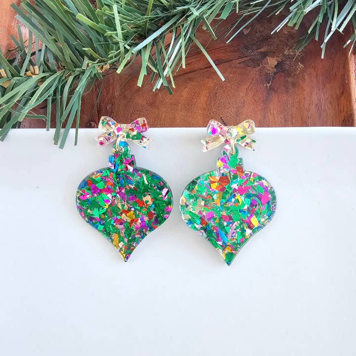 GREEN SPARKLE VINTAGE ORNAMENT EARRINGS