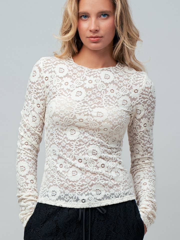 IVORY FLORAL LACE TOP
