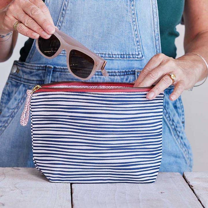 SURI NAVY STRIPE MEDIUM MAKEUP POUCH
