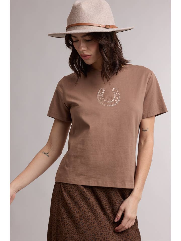 LUCKY HORSESHOE GRAPHIC T-SHIRT