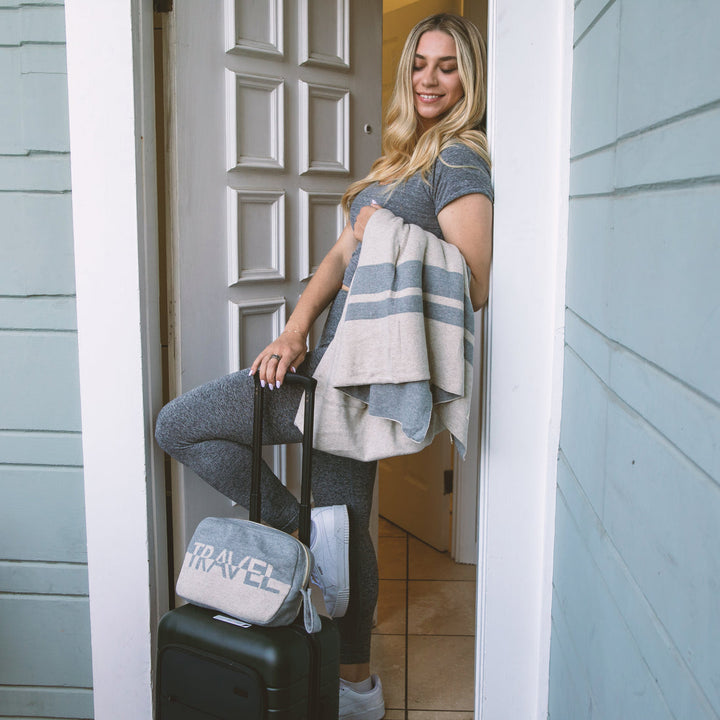 LIGHT GREY & LINEN TRAVEL BLANKET SET