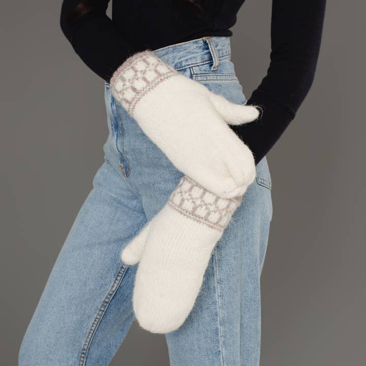 IVORY & TAUPE PATTERNED MITTENS
