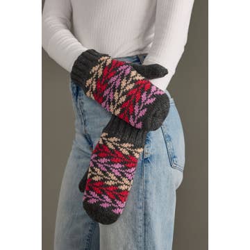 GREY & PINK PATTERN MITTENS